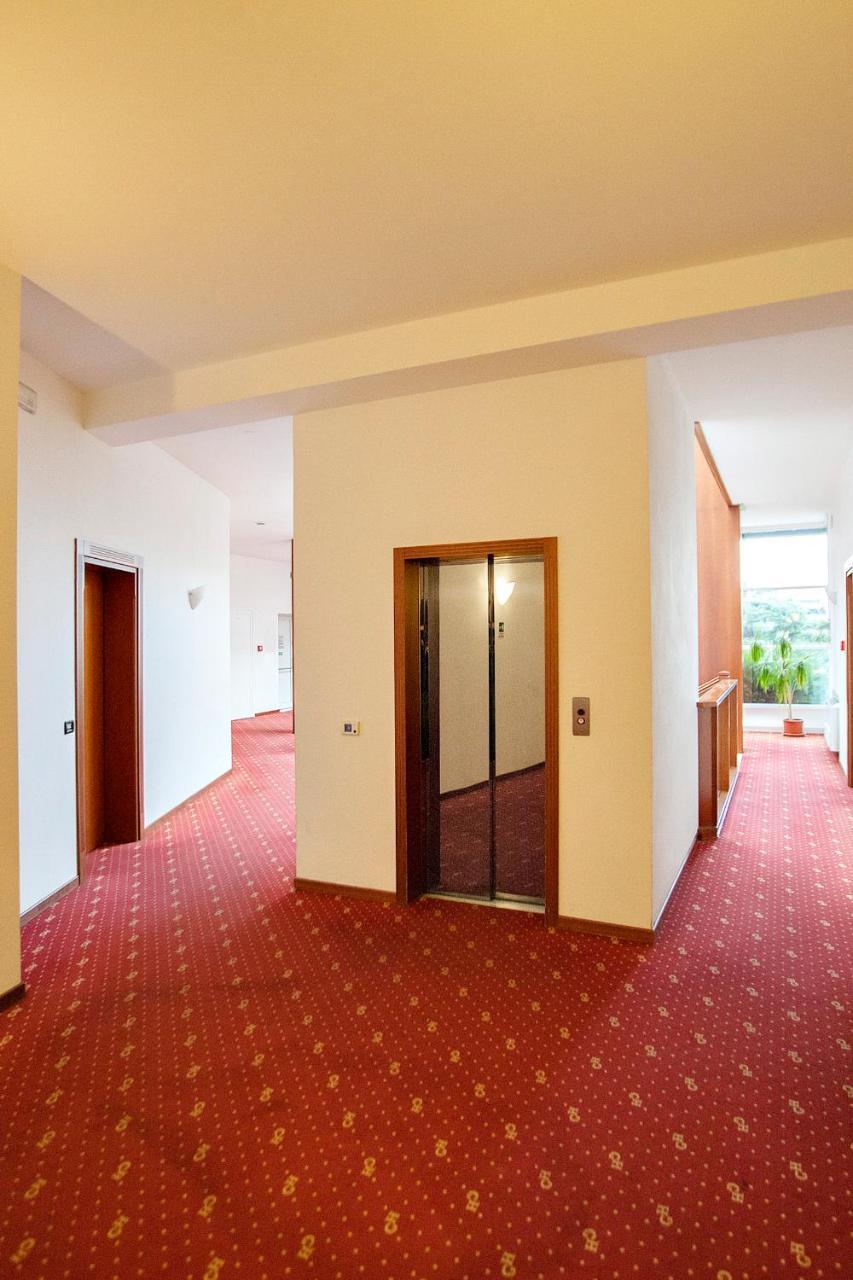 Hotel Garibaldi ปาโดวา ภายนอก รูปภาพ