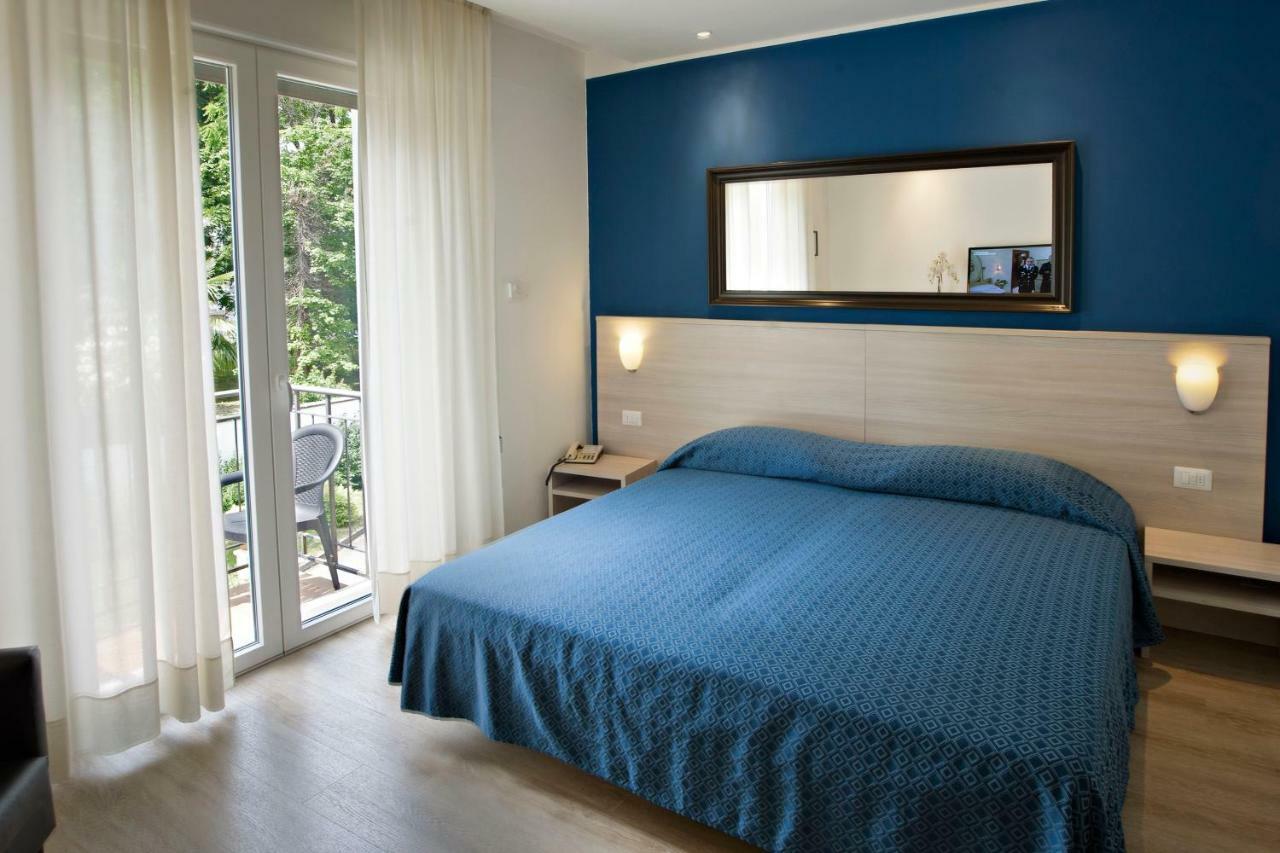 Hotel Garibaldi ปาโดวา ภายนอก รูปภาพ