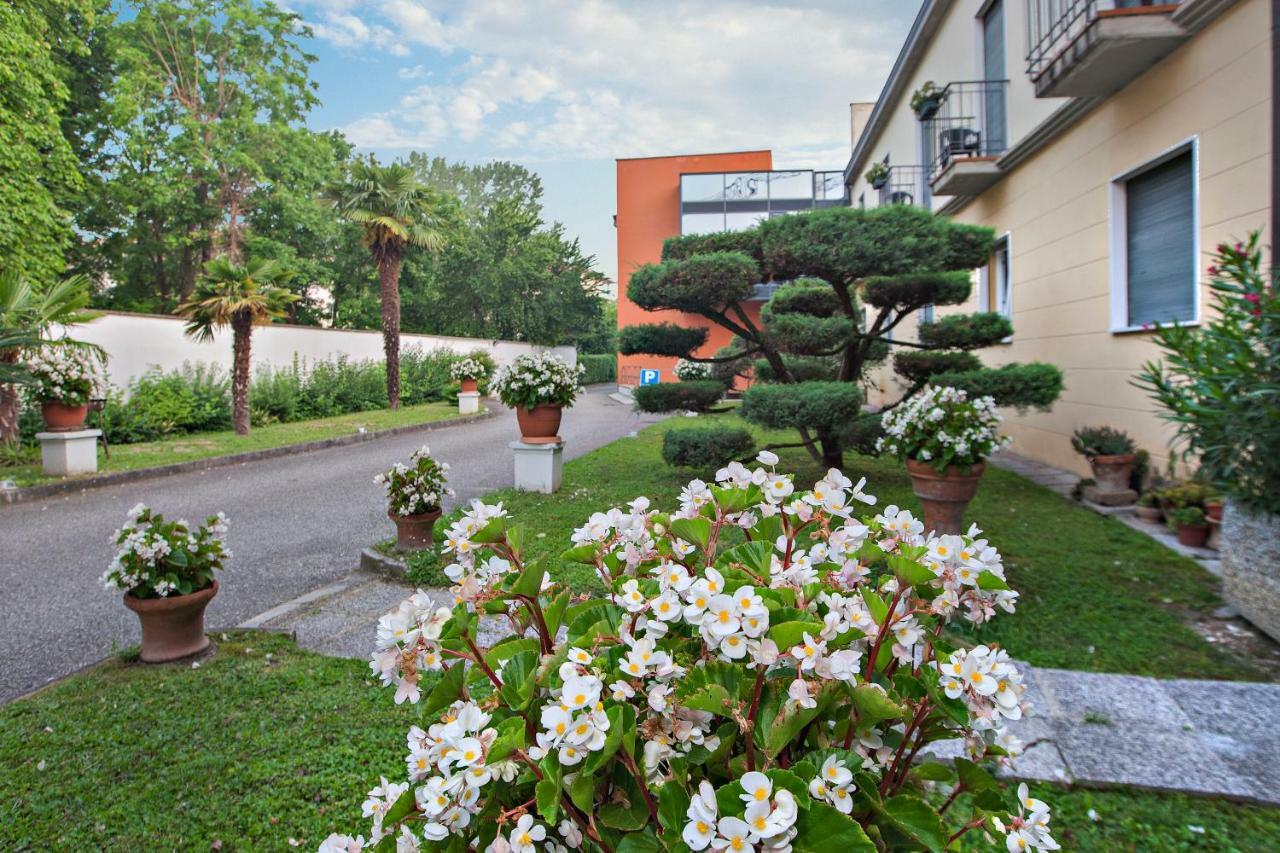 Hotel Garibaldi ปาโดวา ภายนอก รูปภาพ