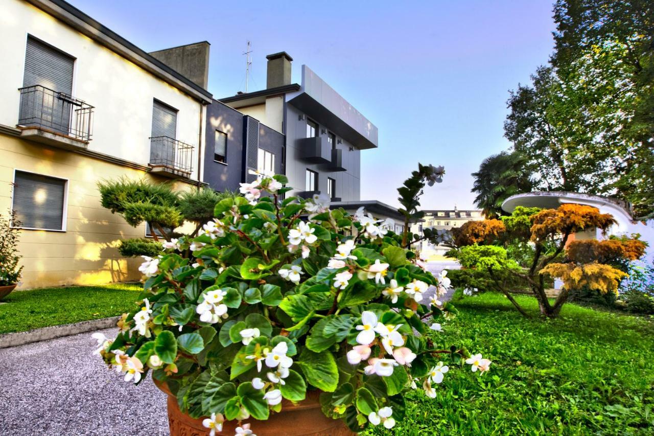 Hotel Garibaldi ปาโดวา ภายนอก รูปภาพ