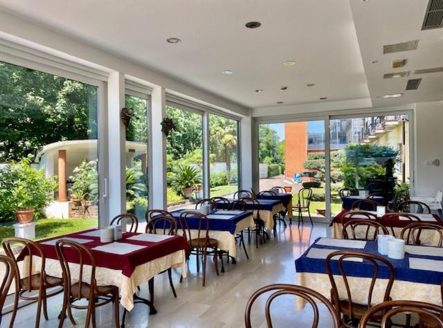 Hotel Garibaldi ปาโดวา ภายนอก รูปภาพ